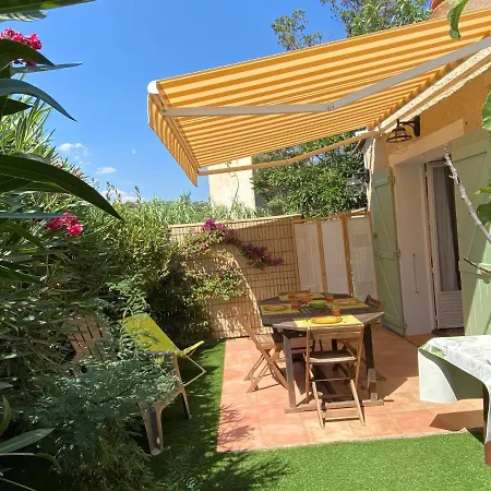 Bastide Du Levant - 50m - Rez De Jardin B&B 생트막시메