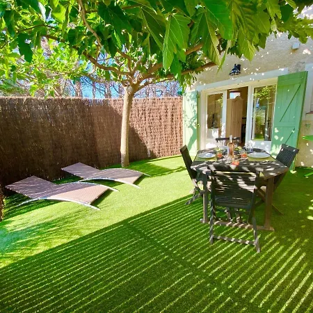 Bastide Du Levant - 50m - Rez De Jardin B&B 생트막시메
